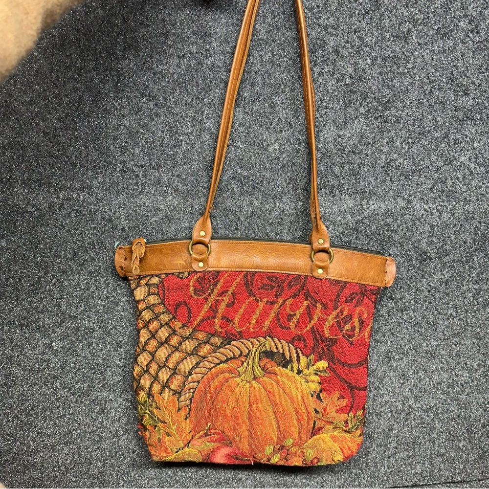 Tapestry Pumpkin Harvest Tote Bag with Tan Leather Trim Handles Fall Cottage